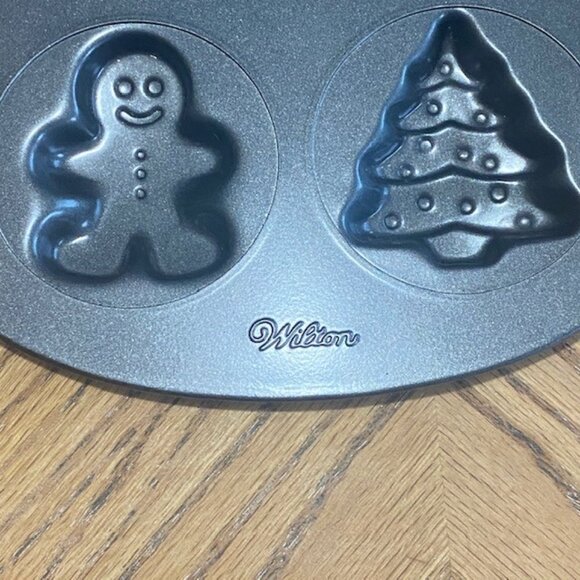 Wilton Mini Gingerbread Man And Christmas Tree Cake Cookie Pan Baking Mold - Picture 2 of 5